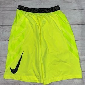 Nike pro training pull on shorts w/front pockets neon yellow & black sz S men